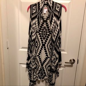 ⚡️NEW ITEM: Black and White Long Vest